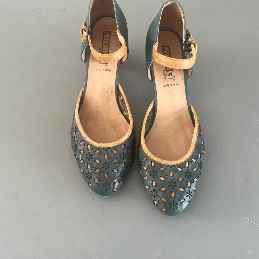 PIKOLINOS Teal & Tan Floral Laser-Cut Mary Jane Heels